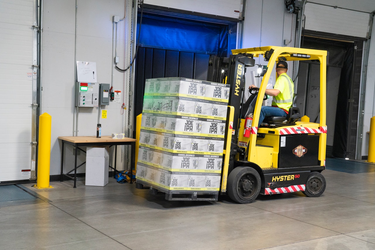 Forklift labourer